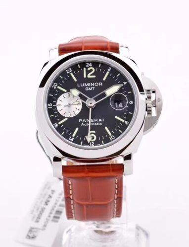 Panerai Luminor GMT Automatic Watch