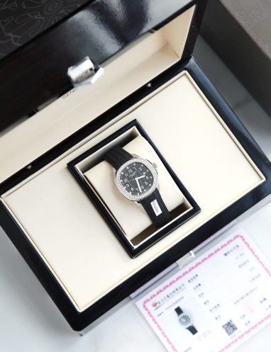 Patek Philippe Luxury Timepiece with Diamond Bezel
